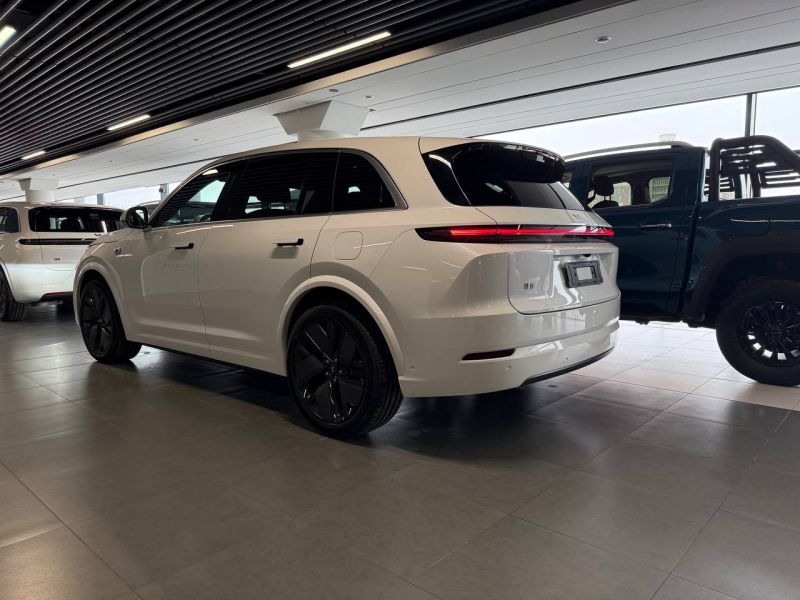 LiXiang L7 52.3 kWh 1.5hyb AT (449 л.с.) 4WD Ultra_image